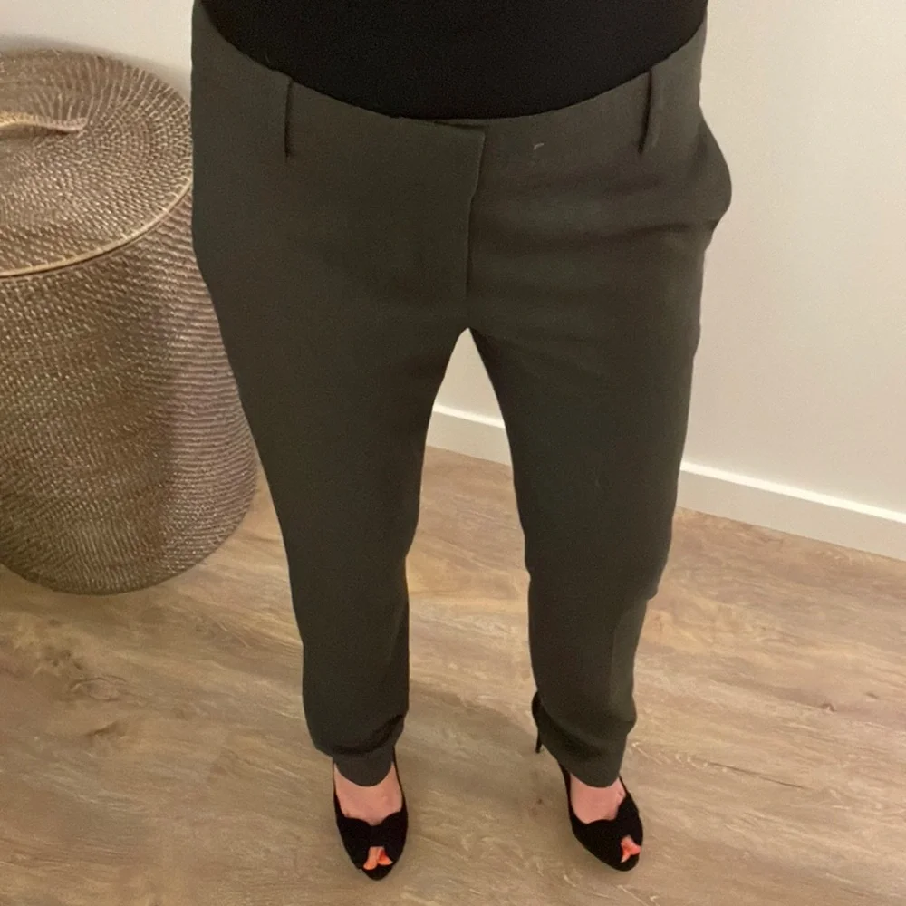 Theory Size 4 Gray Wool Slacks 🌚 - Picture 2 of 9
